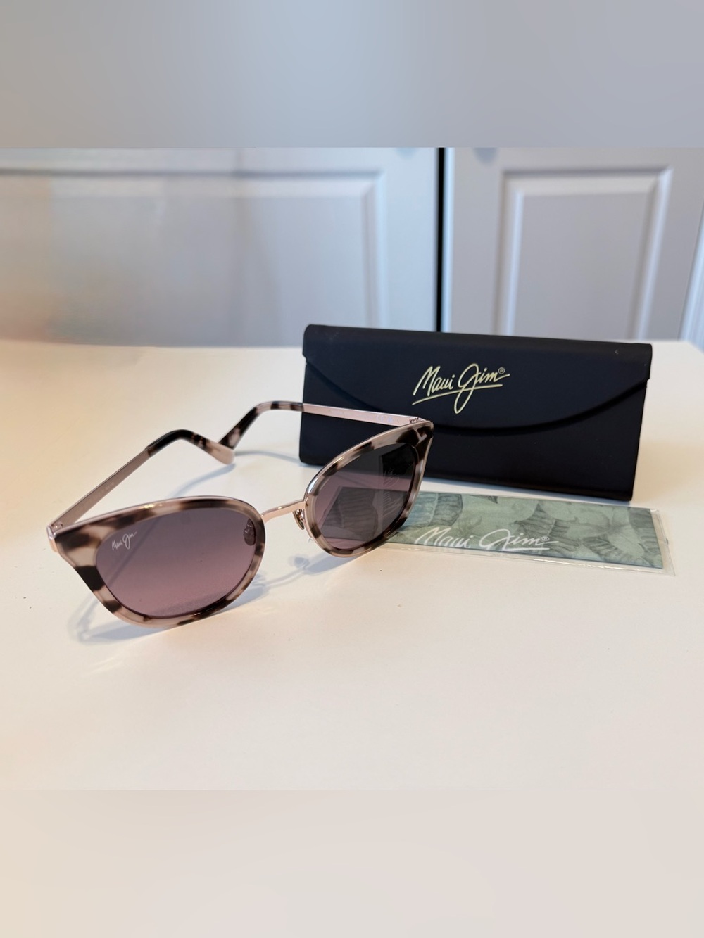 🆕 Maui Jim Wood Rose Sunglasses
Pink Tortoise With Rose Gold - Maui Rose lenses